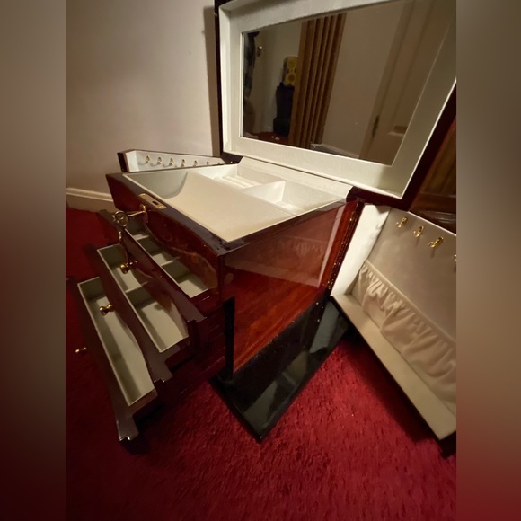 VINTAGE Jere Luxury High Gloss Locking Lux Floral Design Jewelry Box with Key! - Picture 3 of 9